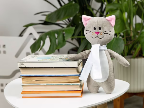 Мягкая игрушка Beastie Toys, котик с белым шарфом
