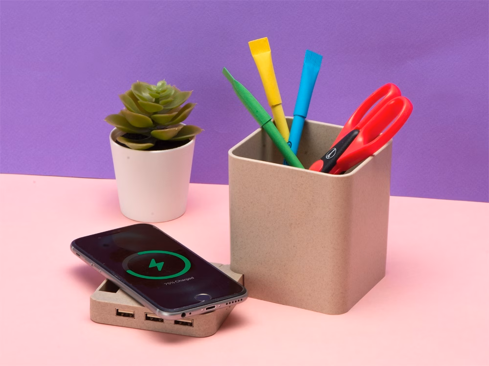 Настольный органайзер Cubic с функциями USB-хаба и беспроводной зарядки